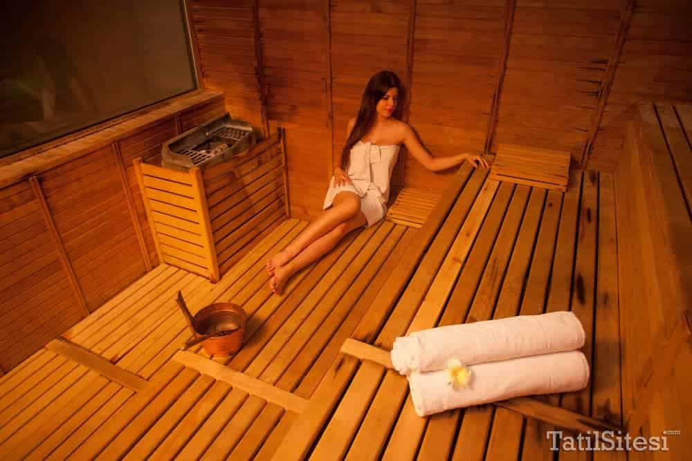 Adam & Eve Hotel (+16) 